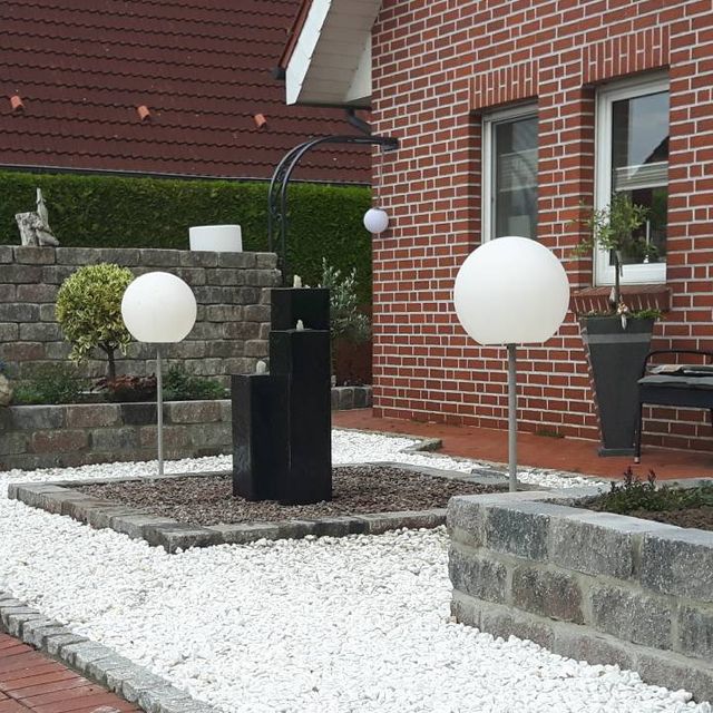 Hauseingang mit Steindekoration